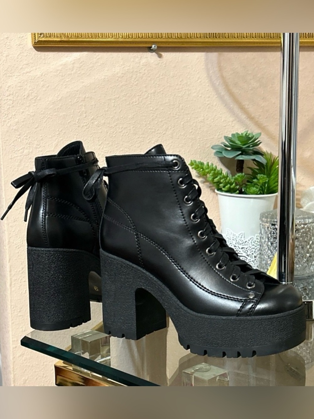 ** NEW Jeffrey Campbell Black Leather Chunky Platform Lace Up Ankle Boots Size 9